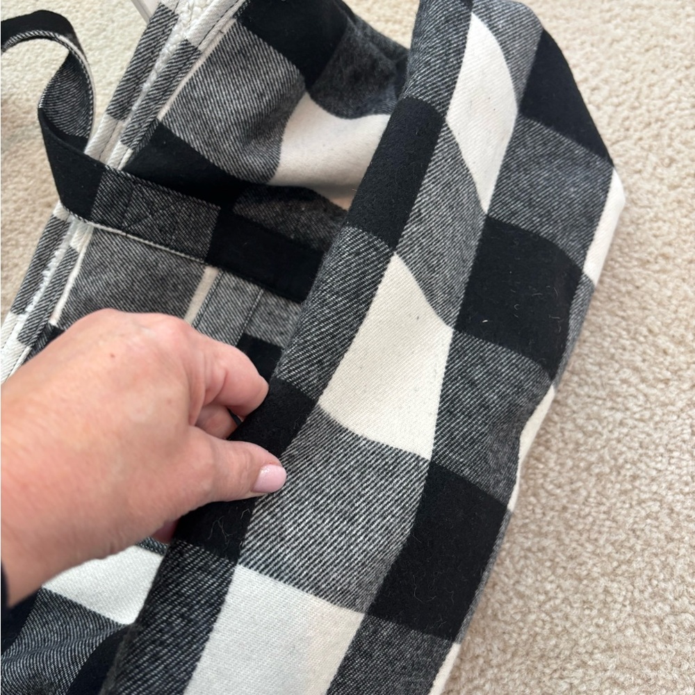 Flannel and Sherpa Checkered Print Tote - Picture 8 of 13